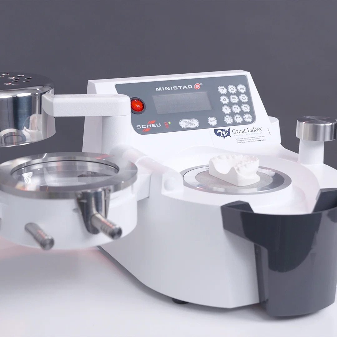 Medium angle of MiniSTAR S® with Scan Technology on dark gray background with model on platform base